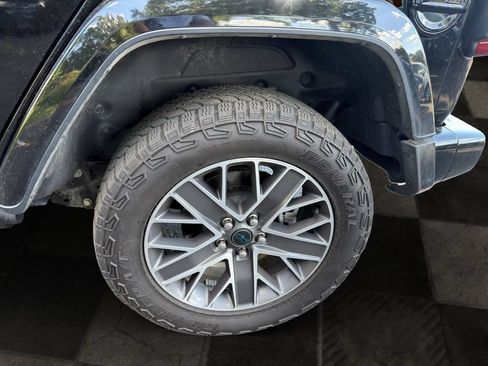 Used 2024 Jeep Wrangler High Altitude AWD/4WD image 10