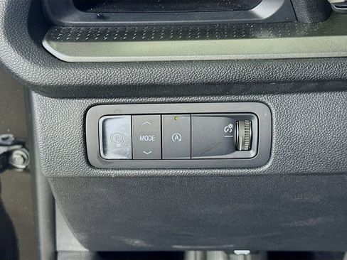 Used 2025 Chevrolet Traverse LT image 22