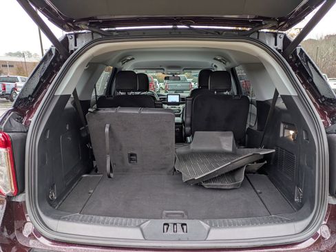 Certified 2022 Ford Explorer XLT w/ Equipment Group 202A image 36