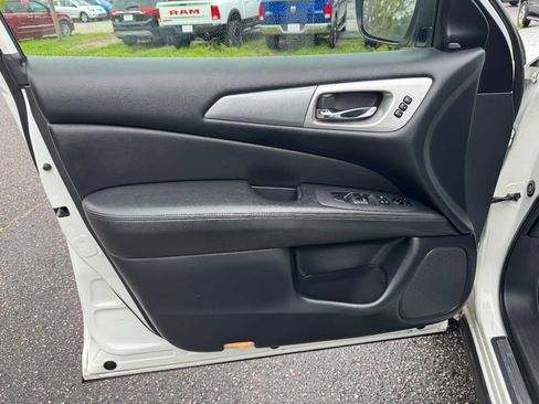 Used 2020 Nissan Pathfinder SL AWD/4WD image 39