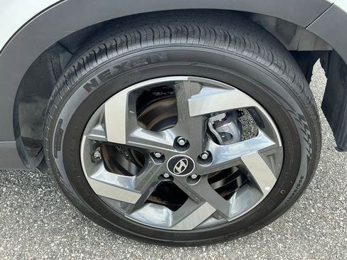 Used 2025 Hyundai Venue SEL FWD image 15
