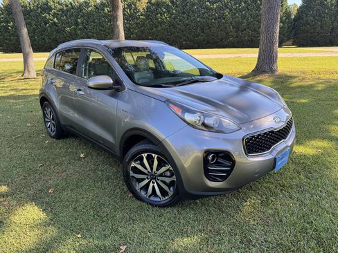 Used 2017 Kia Sportage EX image 4
