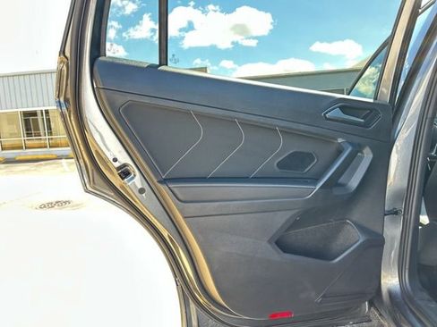 Used 2022 Volkswagen Tiguan SE R-Line image 18