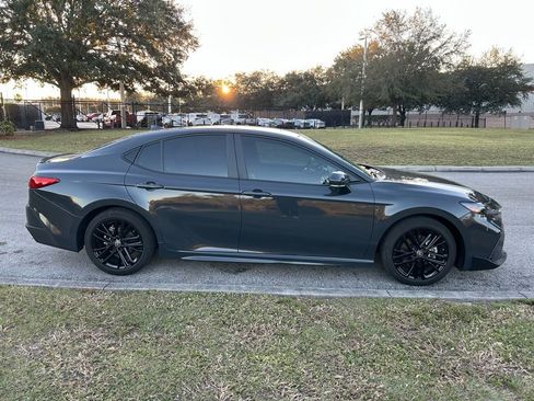 Used 2025 Toyota Camry SE image 6