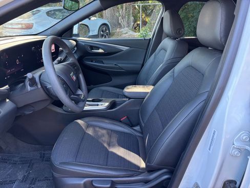 Used 2025 Buick Envista Preferred image 27