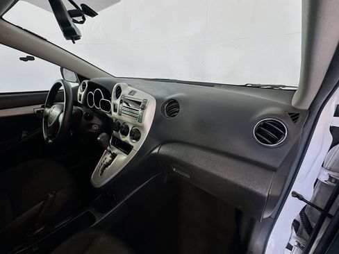Used 2010 Pontiac Vibe w/ Preferred Package FWD image 25