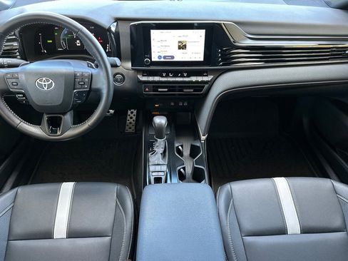 Used 2025 Toyota Camry SE image 13