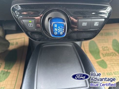 Used 2022 Toyota Prius LE image 21
