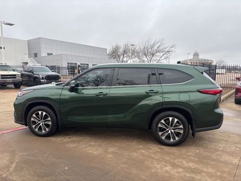 Used 2023 Toyota Highlander XLE image 8