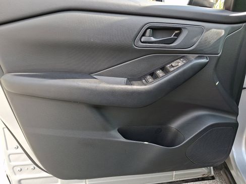 Used 2024 Nissan Rogue S image 12