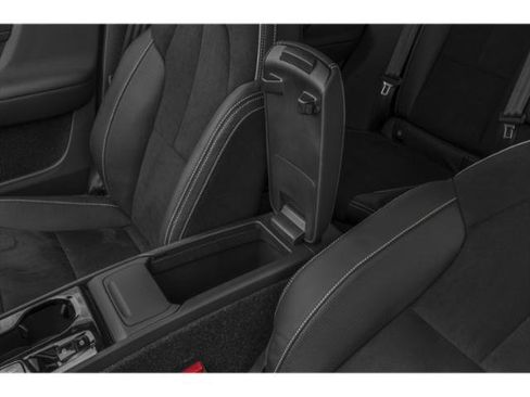 Used 2020 Volvo XC40 T4 R-Design FWD image 14