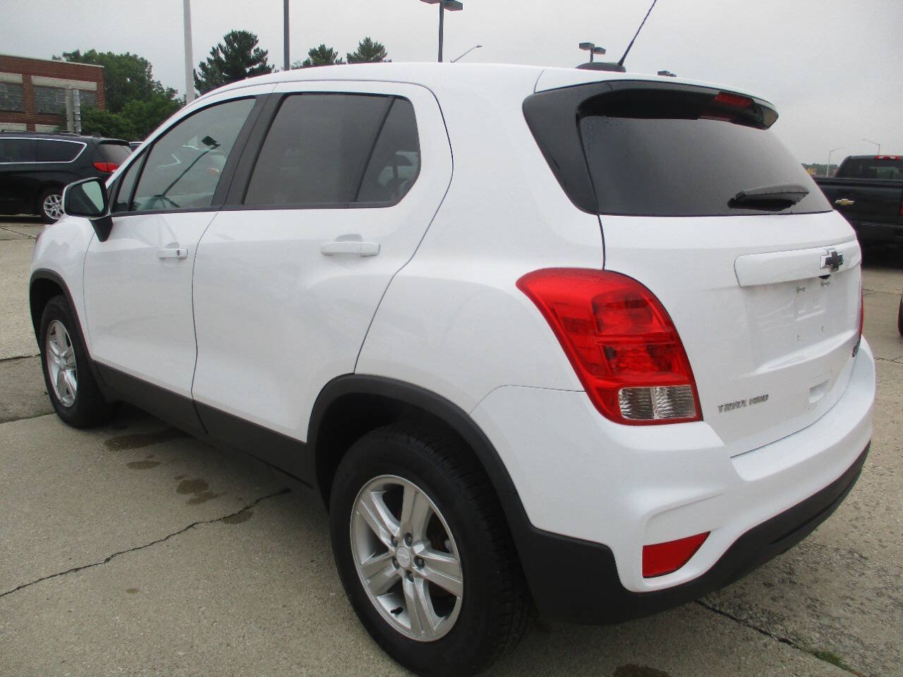 Used 2020 Chevrolet Trax LS w/ Tint and Cruise Package AWD/4WD image 4
