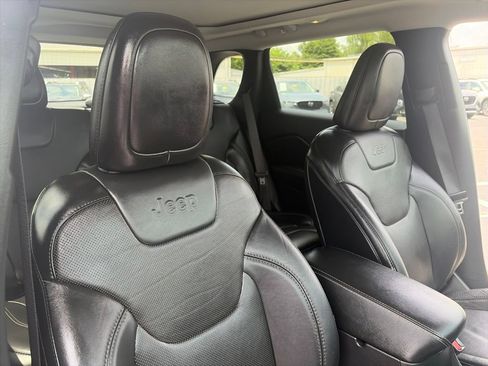 Used 2020 Jeep Cherokee Limited AWD/4WD image 36