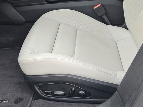 Used 2021 Porsche Taycan image 23