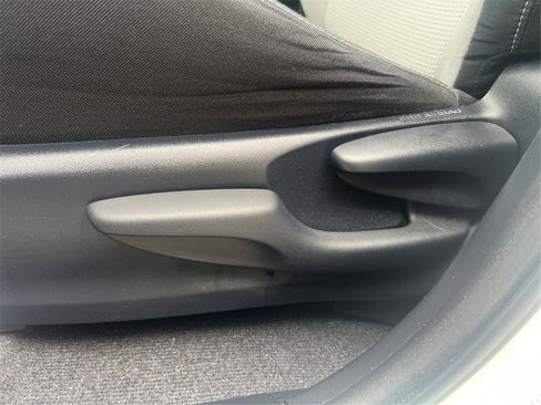 Used 2016 Toyota RAV4 XLE image 19