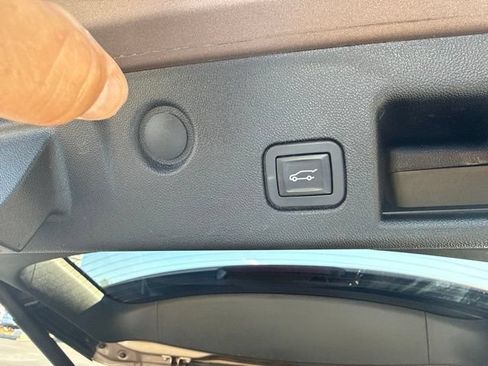 Used 2019 Chevrolet Equinox LT FWD image 23