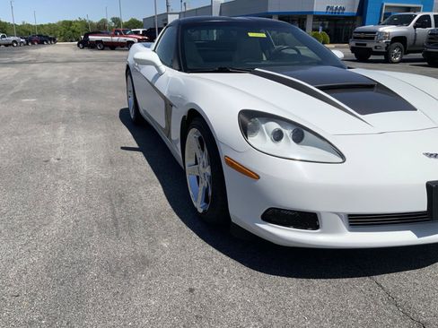 Used 2005 Chevrolet Corvette Coupe w/ Preferred Equipment Group RWD image 13