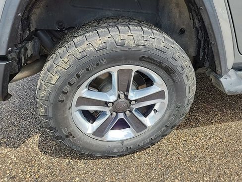 Used 2019 Jeep Wrangler Unlimited Sahara AWD/4WD image 39