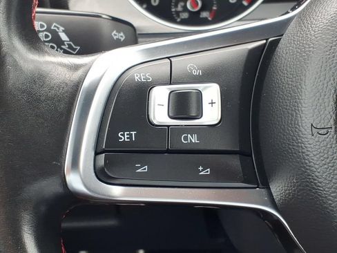 Used 2016 Volkswagen Golf 4-Door FWD image 10