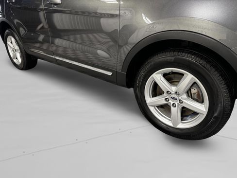 Used 2019 Ford Explorer XLT w/ Equipment Group 202A image 43