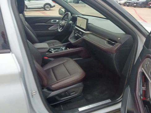 Used 2025 Ford Explorer Platinum w/ LUX Leather Package AWD/4WD image 9