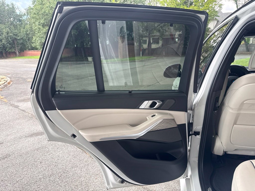 Used 2020 BMW X5 M50i w/ Executive Package AWD/4WD image 21