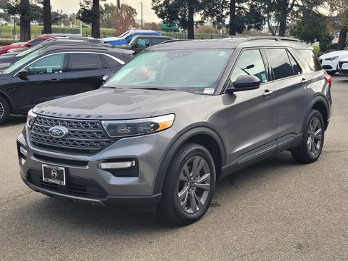 Used 2023 Ford Explorer XLT w/ Equipment Group 202A image 8