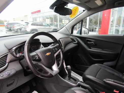 Used 2022 Chevrolet Trax LT w/ Sport Edition AWD/4WD image 13