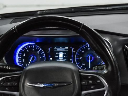 Used 2020 Chrysler Pacifica Touring-L image 23