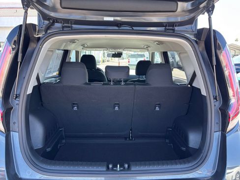 Used 2025 Kia Soul LX w/ LX Technology Package FWD image 30