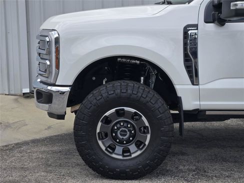 Used 2024 Ford F250 Lariat w/ Tremor Off-Road Package AWD/4WD image 6