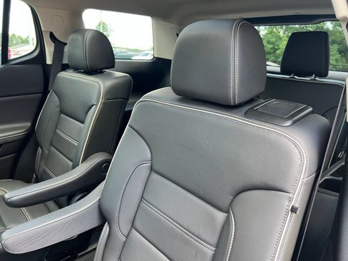Certified 2023 GMC Acadia Denali w/ Denali Ultimate Package FWD image 5