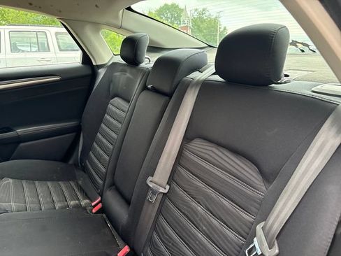 Used 2016 Ford Fusion SE FWD image 10