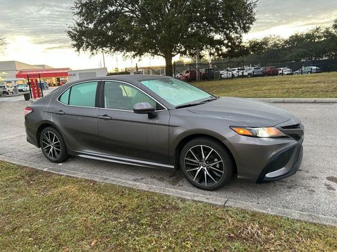 Used 2021 Toyota Camry SE image 7