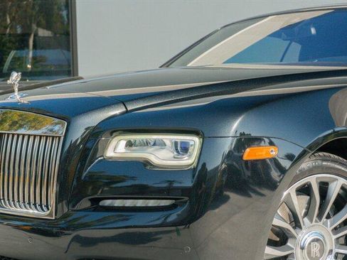 Used 2018 Rolls-Royce Dawn image 24