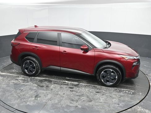 Used 2024 Nissan Rogue SV image 40