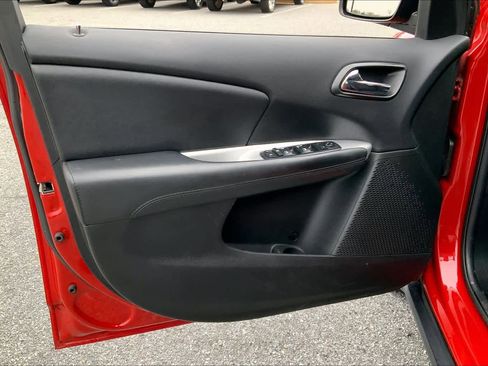 Used 2018 Dodge Journey SE image 19