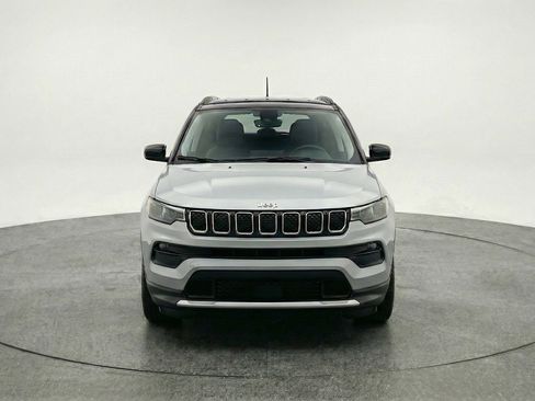Used 2025 Jeep Compass Limited AWD/4WD image 2