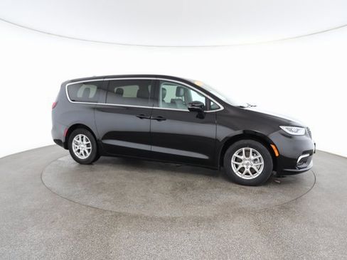 Used 2024 Chrysler Pacifica Touring-L image 24