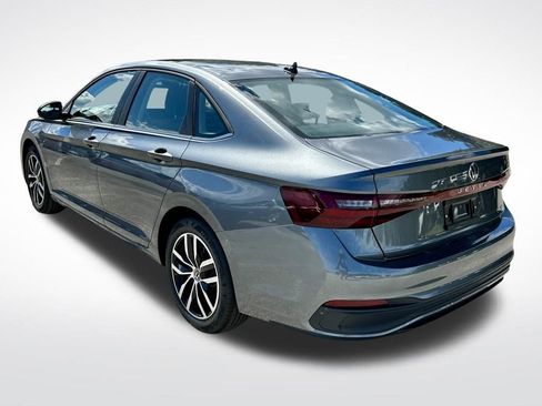 New 2025 Volkswagen Jetta SE image 4