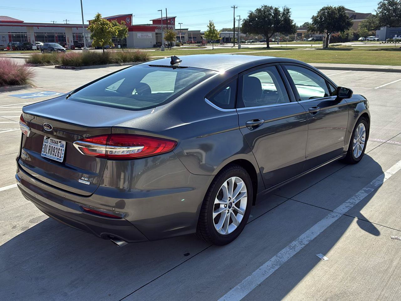 Used 2020 Ford Fusion SE FWD image 6