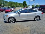 Used 2017 Ford Fusion SE w/ Fusion SE Technology Package image 3