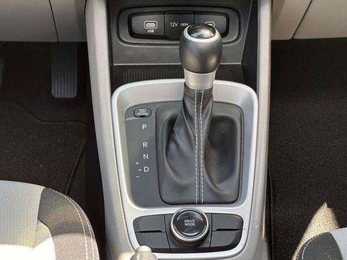 Certified 2025 Hyundai Venue SEL FWD image 20