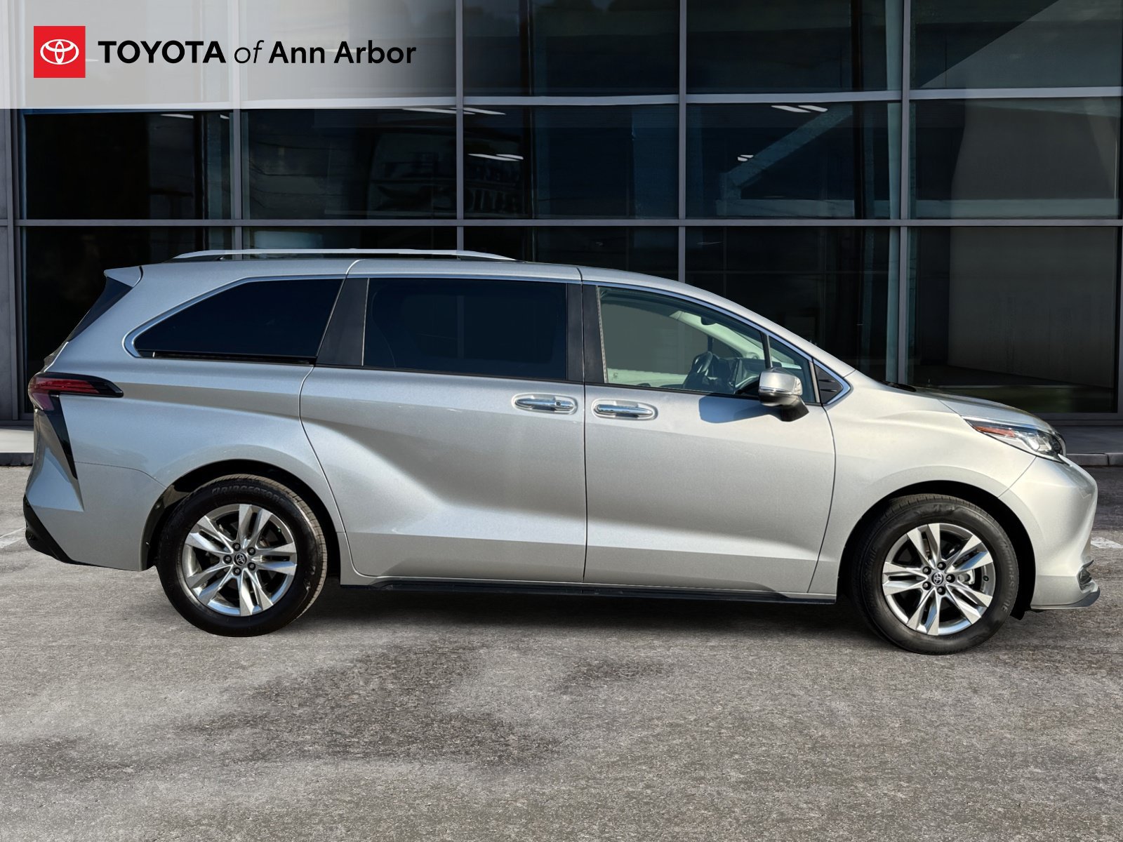 Used 2023 Toyota Sienna Limited AWD/4WD image 13