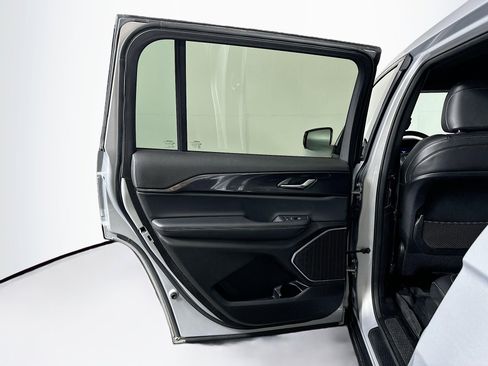 Used 2021 Jeep Grand Cherokee L Laredo image 26