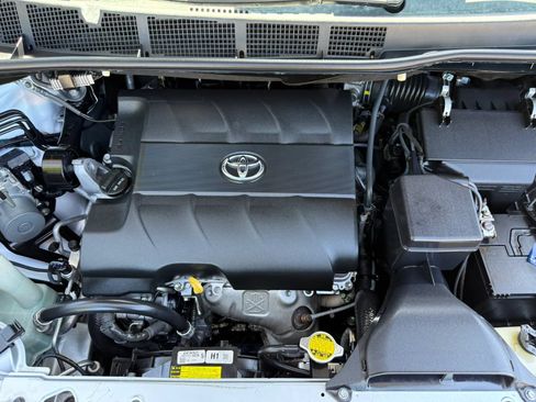 Used 2014 Toyota Sienna L FWD image 31