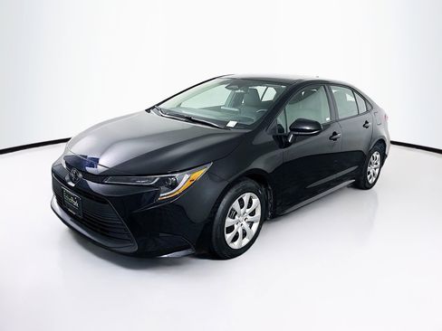 Used 2024 Toyota Corolla LE image 3