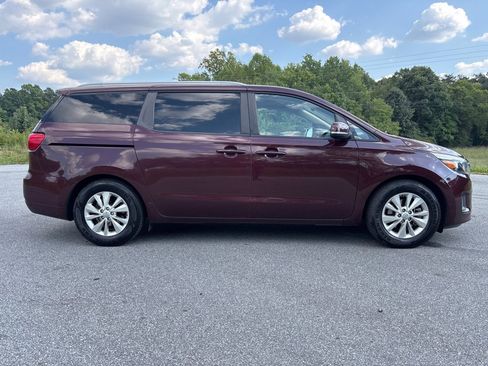 Used 2016 Kia Sedona LX w/ Option Group 020 FWD image 6