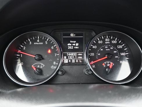 Used 2011 Nissan Rogue S image 23