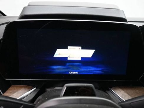 Used 2025 Chevrolet Tahoe High Country AWD/4WD image 4